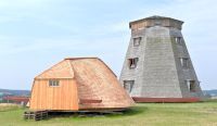 Die fertig verschindelte Mühlenkappe vor der Greiffenberger Mühle.