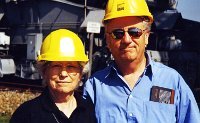 Die neuen Mühlenvereinsmitglieder Frau und Herr Ernst -  "Wir sind nicht generell gegen den Bau von Strommühlen, aber für die friedliche Nutzung der Windenergie durch eine Windmühle in Greiffenberg."